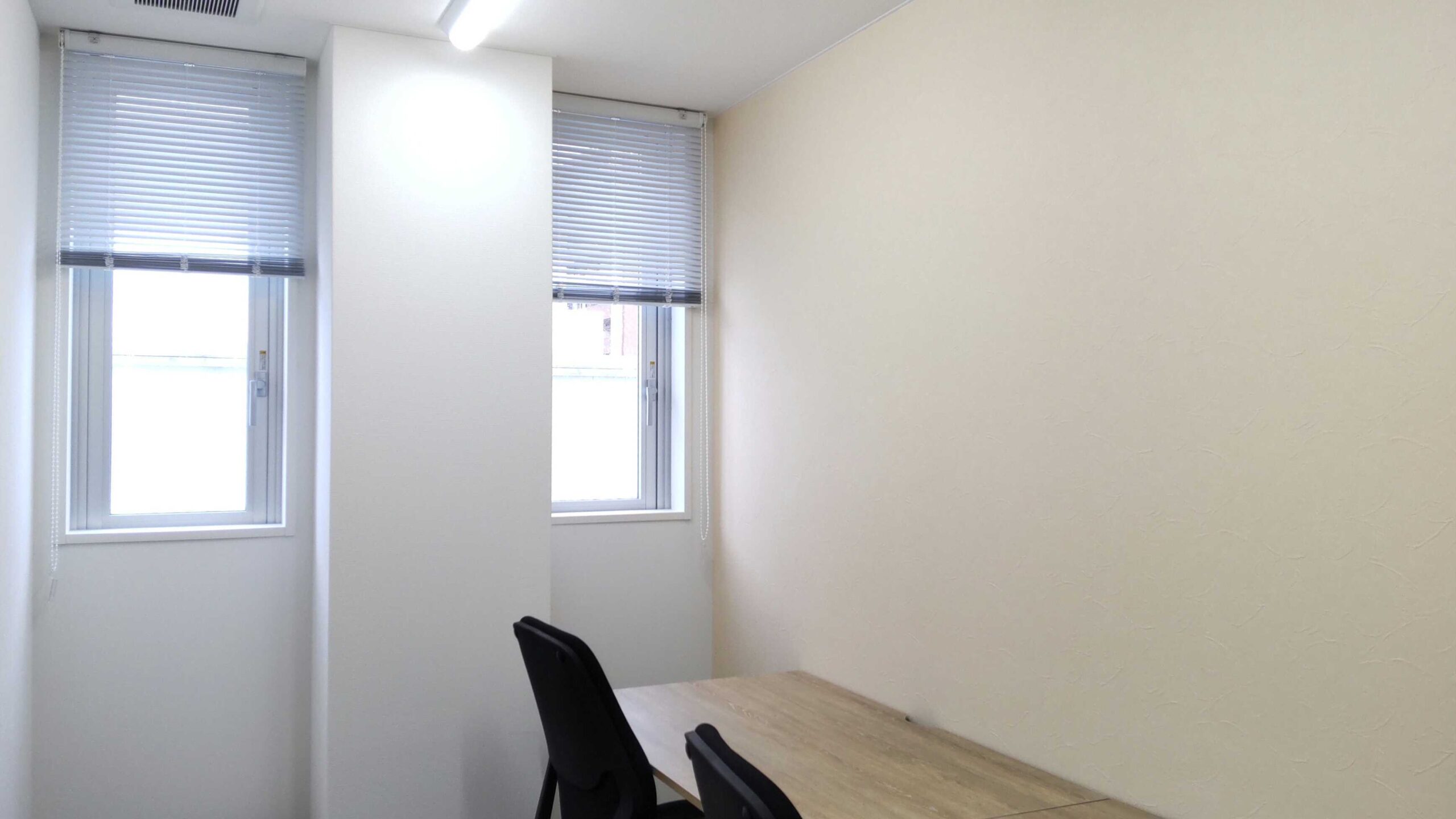 個別空調かつ窓付きの快適空間111