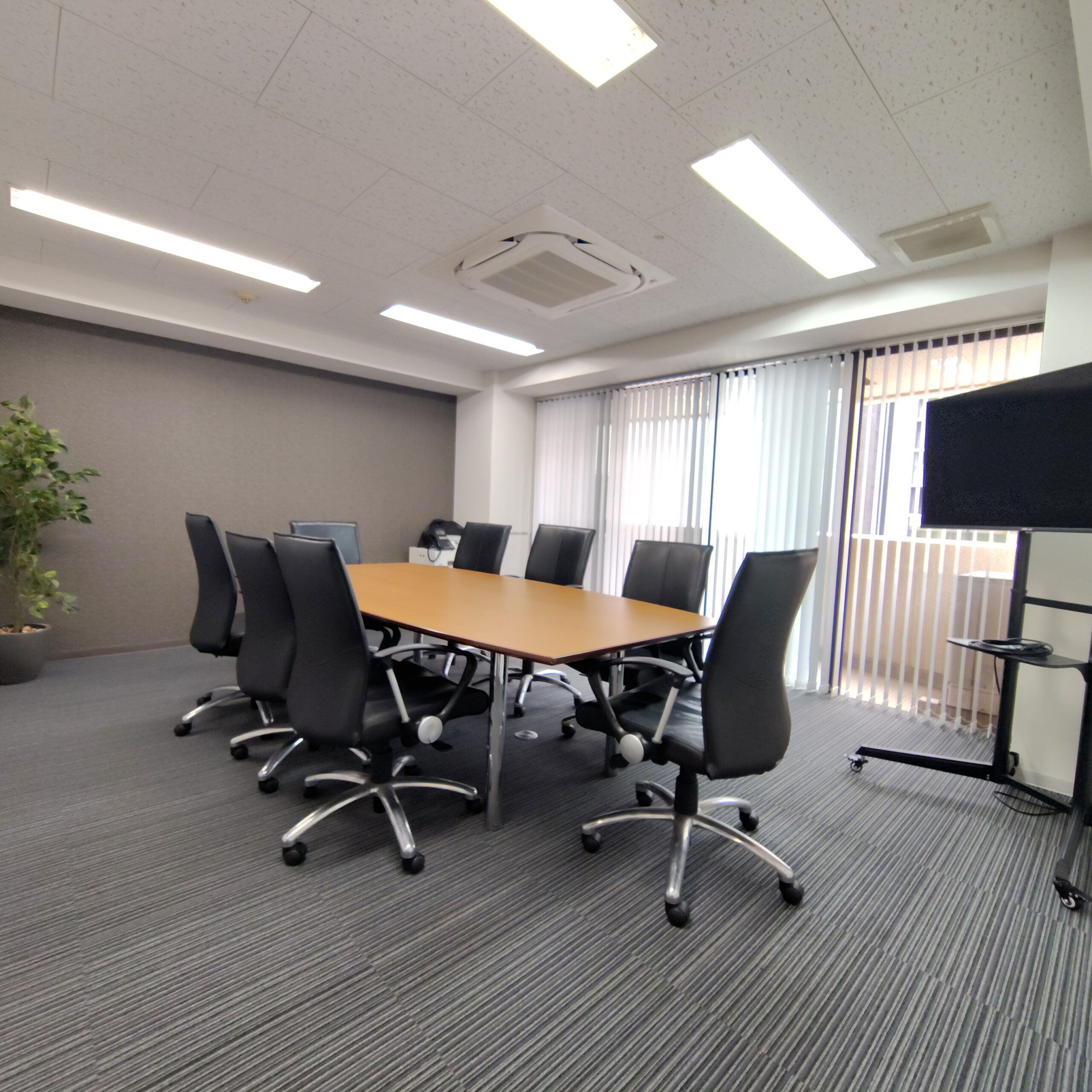 ご契約者様専用の会議室併設111